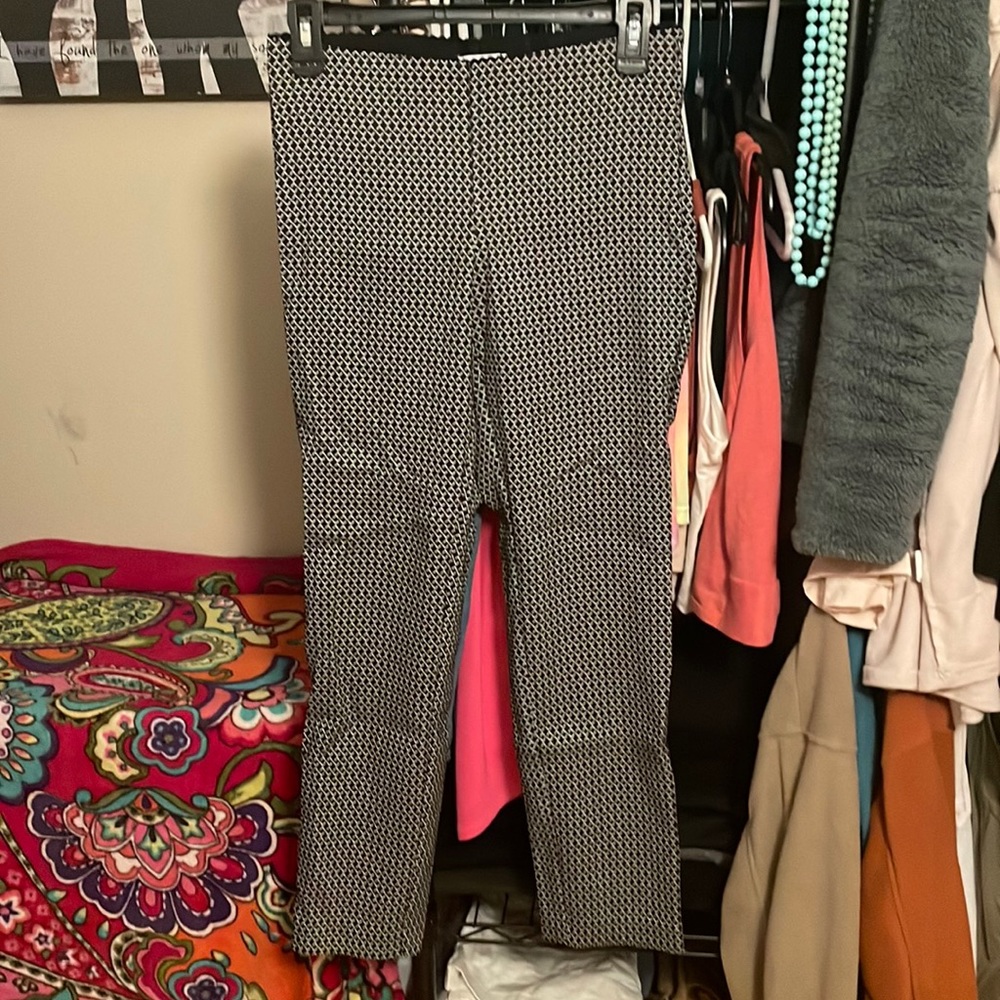 Like new, black/white pull on dressy pants